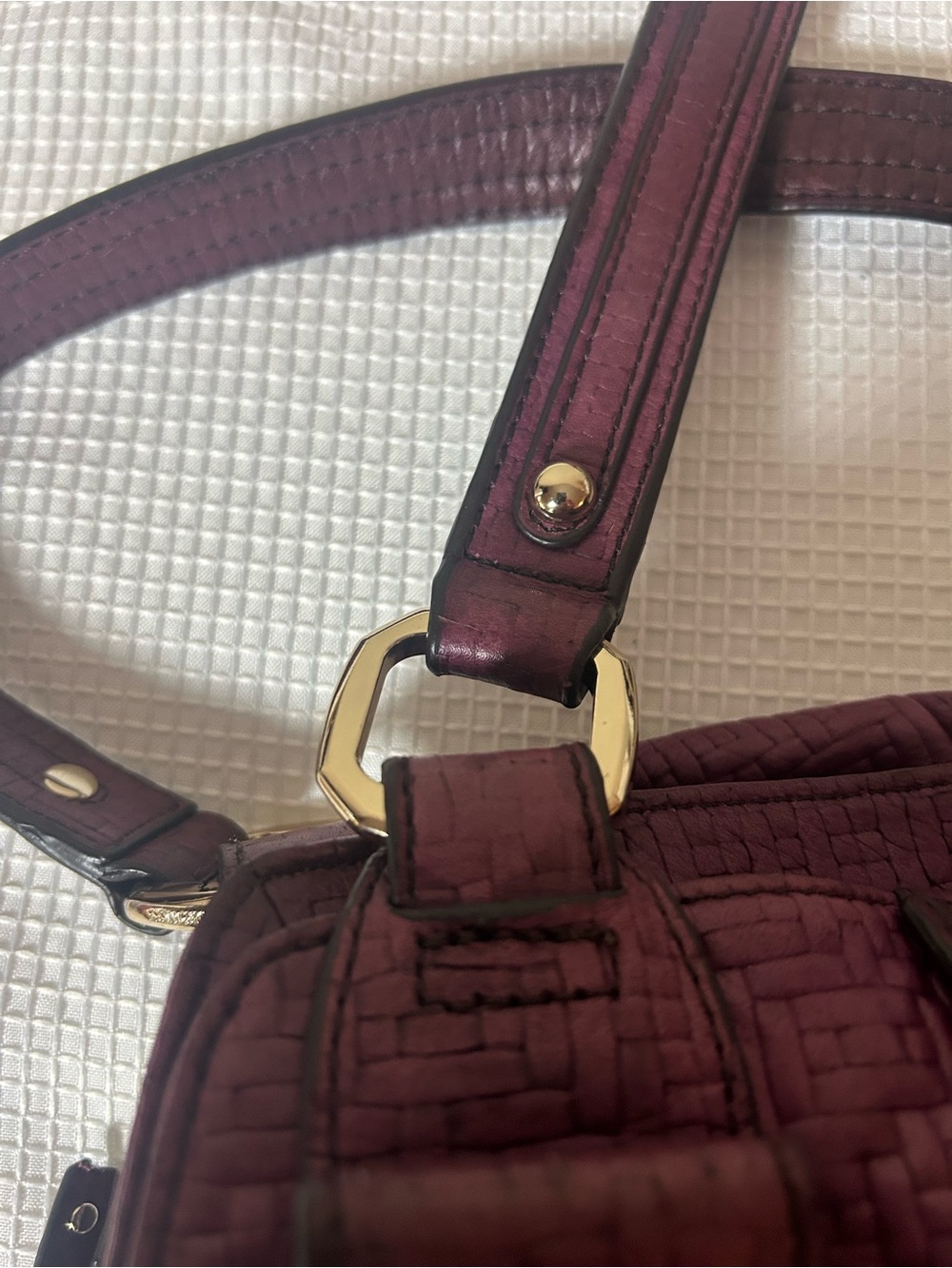 B.Makowsky Plumy Burgandy textured Leather Shoulder Bag, Gold Hardware - Picture 5 of 14